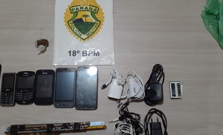 Em São Sebastião da Amoreira (PR), PM impede que objetos sejam arremessados para dentro de Cadeira Pública