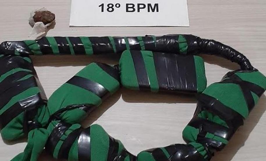 Em São Sebastião da Amoreira (PR), PM impede que objetos sejam arremessados para dentro de Cadeira Pública