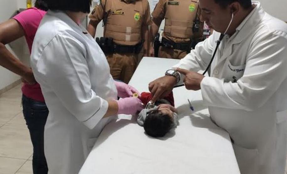 Bebê engasgado com leite é salvo por policiais militares em Ubiratã, no Centro-Oeste do estado