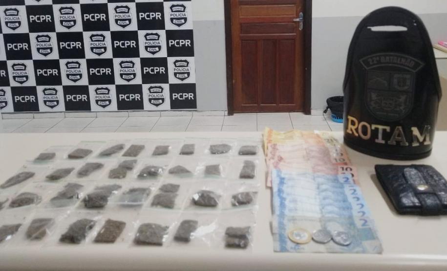 Em Colombo, na RMC, PM prende homem e apreende 31 porções de maconha
