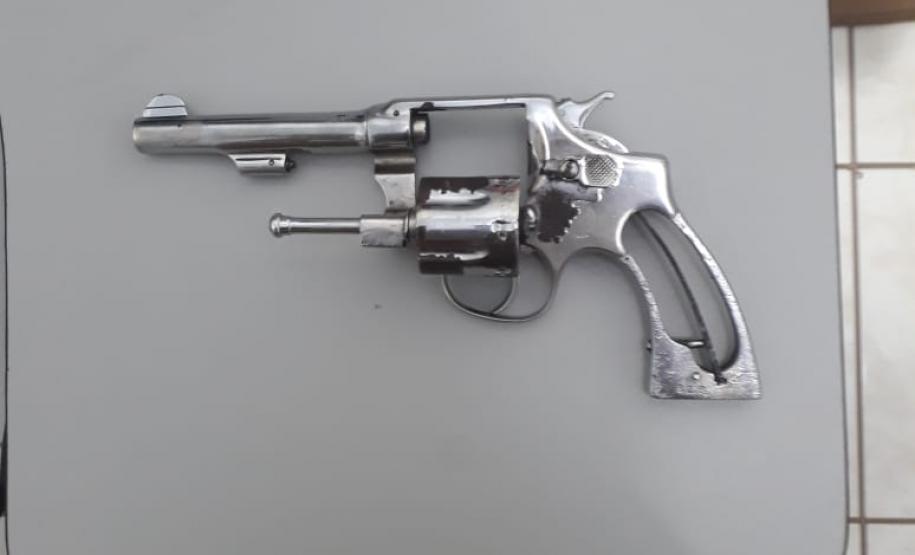 Em abordagens distintas, PM de Rolândia retira três armas de fogo de circulação