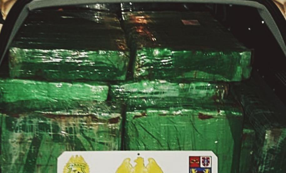 PM apreende veículo roubado com mais de 300 quilos de maconha em São José das Palmeiras (PR)