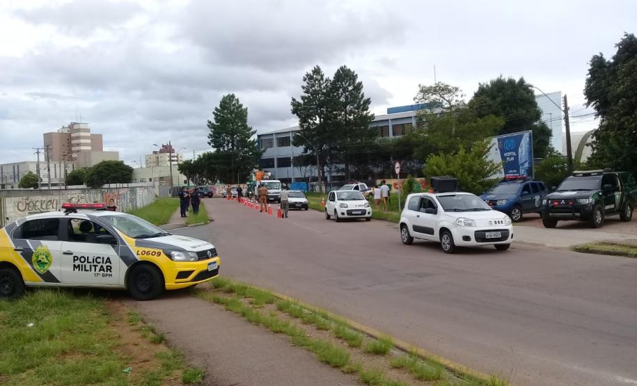 Em Fazenda Rio Grande, na RMC, PM e outros agentes de segurança desencadeiam a Operação Unindo Forças I e abordam mais de 100 pessoas