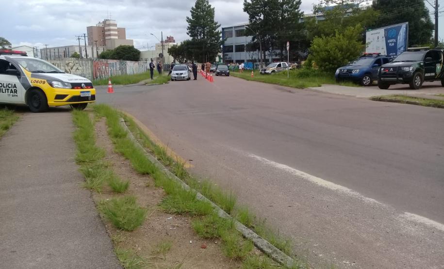 Em Fazenda Rio Grande, na RMC, PM e outros agentes de segurança desencadeiam a Operação Unindo Forças I e abordam mais de 100 pessoas