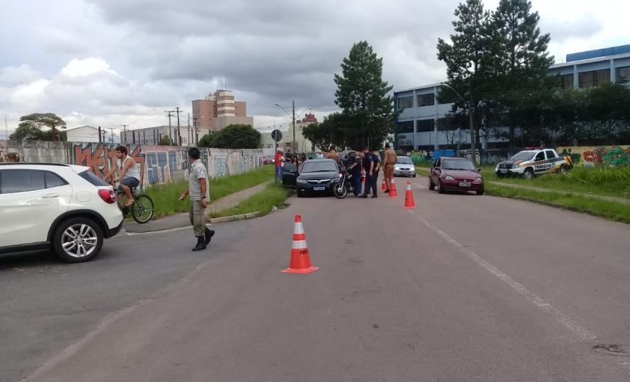 Em Fazenda Rio Grande, na RMC, PM e outros agentes de segurança desencadeiam a Operação Unindo Forças I e abordam mais de 100 pessoas