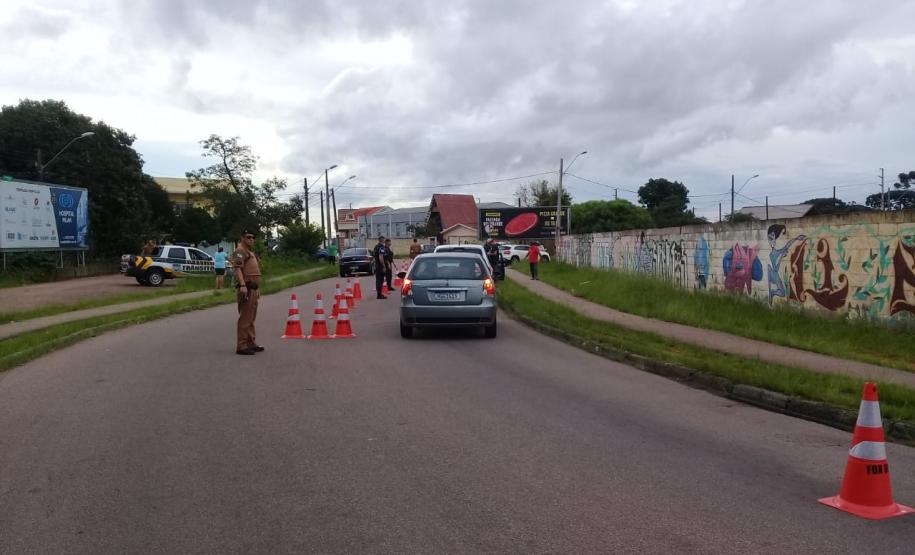 Em Fazenda Rio Grande, na RMC, PM e outros agentes de segurança desencadeiam a Operação Unindo Forças I e abordam mais de 100 pessoas