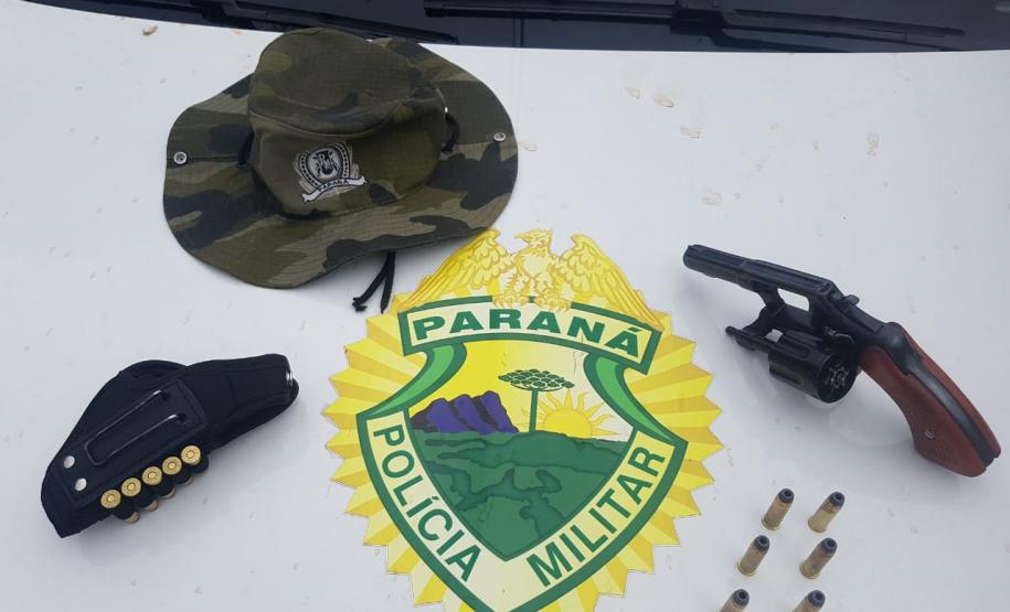 Polícia Ambiental prende homem após pescar peixes nativos no Sudoeste do estado; uma arma de fogo foi apreendida