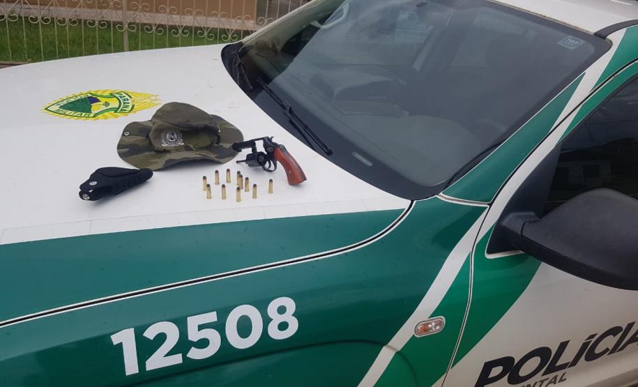 Polícia Ambiental prende homem após pescar peixes nativos no Sudoeste do estado; uma arma de fogo foi apreendida