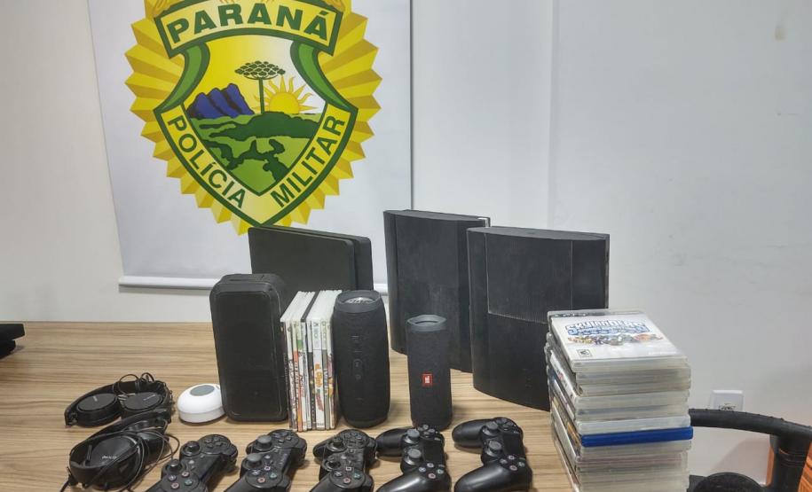 Trio é preso pela PM e diversos objetos roubados recuperados em Fazenda Rio Grande, na RMC