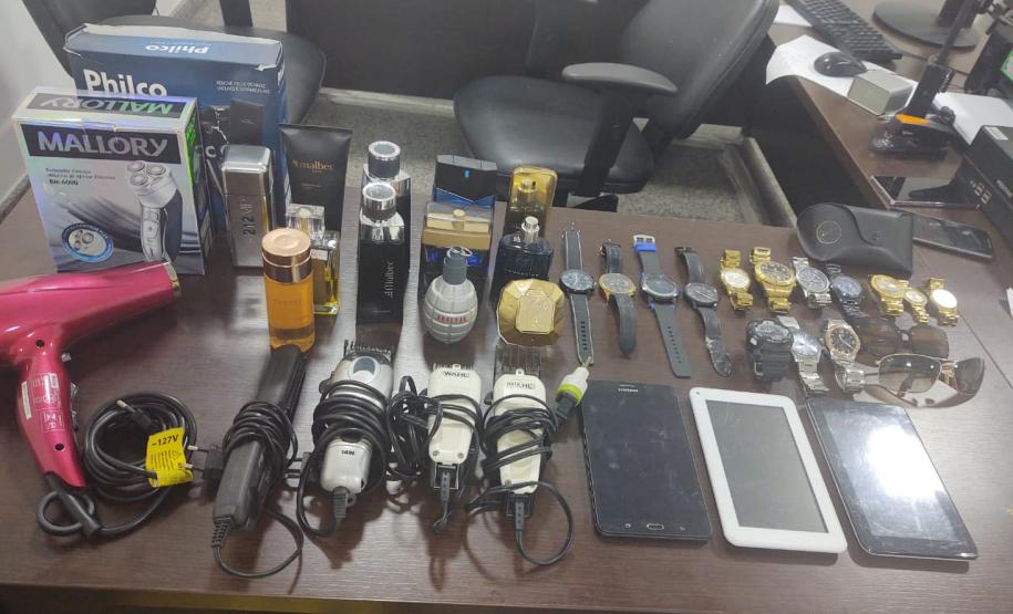 Trio é preso pela PM e diversos objetos roubados recuperados em Fazenda Rio Grande, na RMC