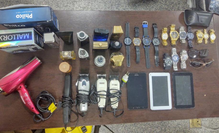 Trio é preso pela PM e diversos objetos roubados recuperados em Fazenda Rio Grande, na RMC