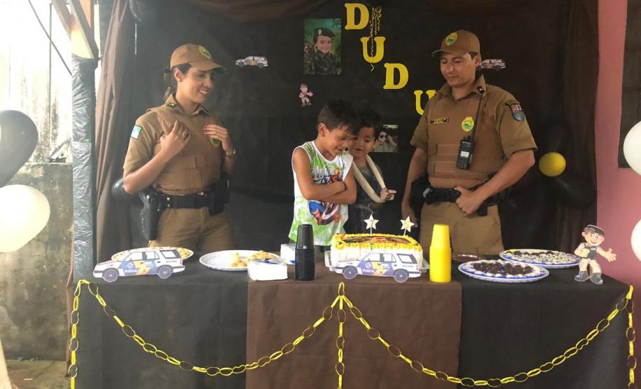 PM participa de aniversário de pequeno fã em Matinhos, no Litoral do Paraná