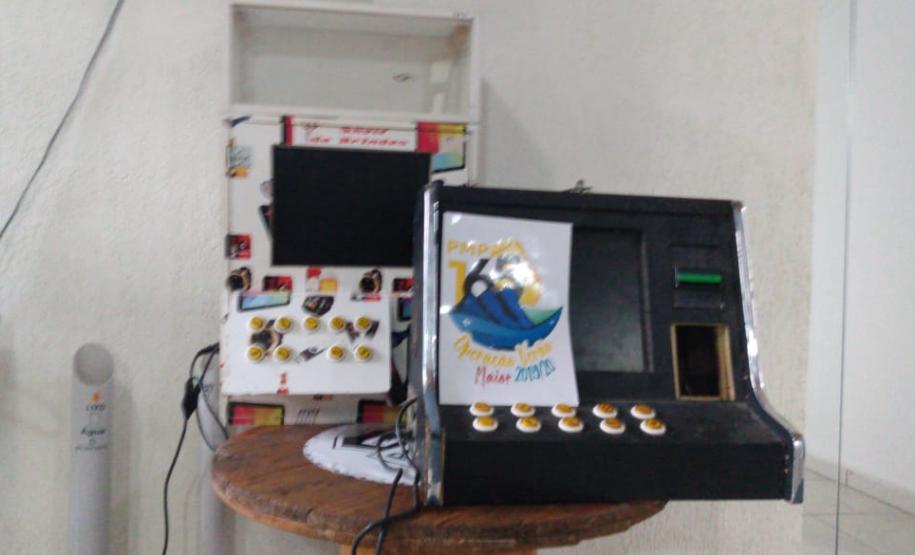 Em Pontal do Paraná (PR), PM prende homem e apreende duas máquinas caça-níquel