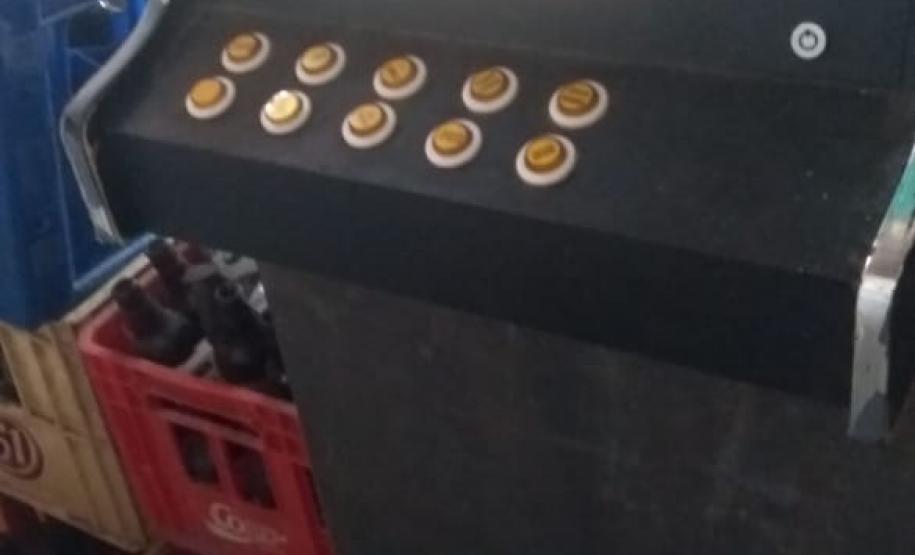 Em Pontal do Paraná (PR), PM prende homem e apreende duas máquinas caça-níquel