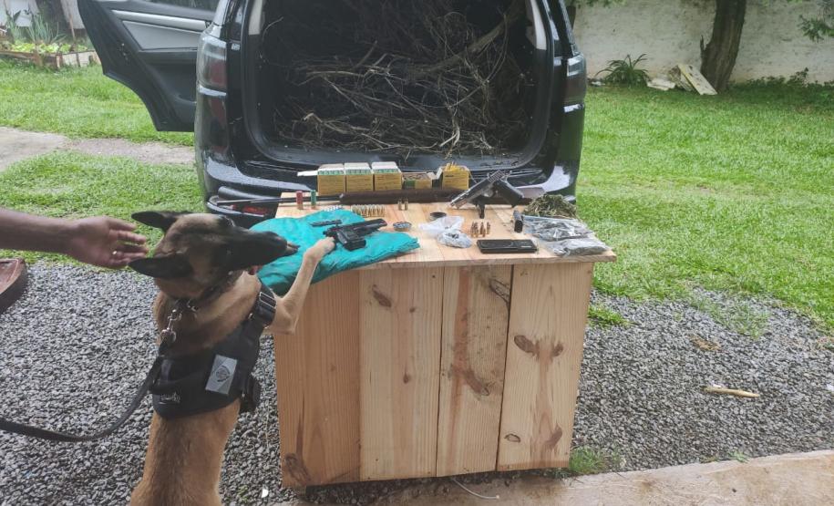 Armas e drogas são apreendidas pelo BOPE em Curitiba, capital do Paraná