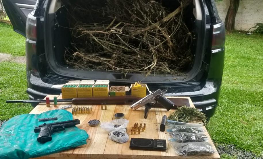 Armas e drogas são apreendidas pelo BOPE em Curitiba, capital do Paraná
