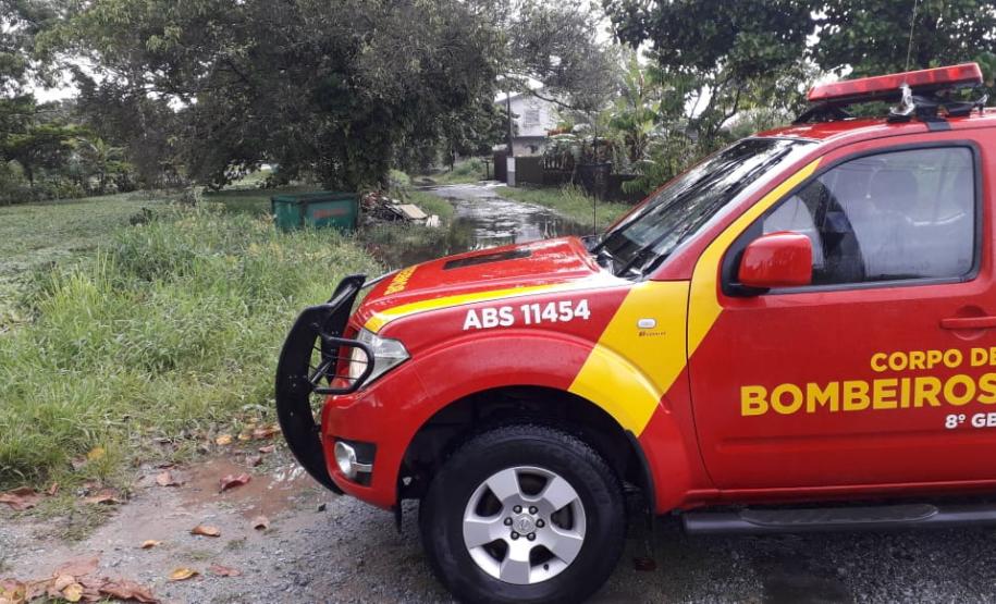 Corpo de Bombeiros monitora cidades do Litoral do estado após fortes chuvas atingirem a região