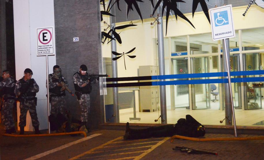 Em Maringá (PR), 4º Batalhão aplica treinamento para intervenção em roubos a banco