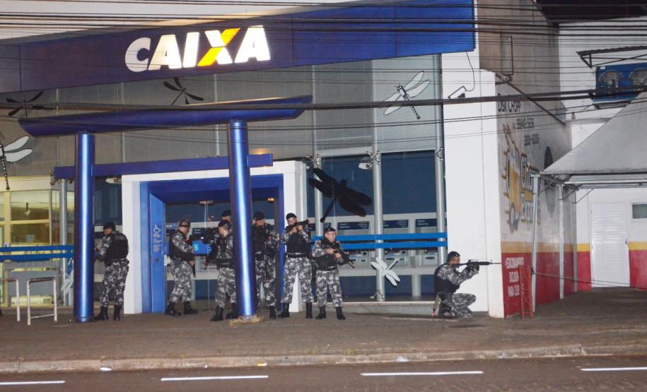 Em Maringá (PR), 4º Batalhão aplica treinamento para intervenção em roubos a banco