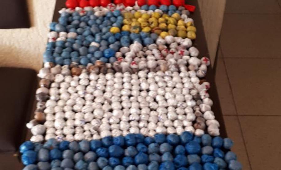 PM apreende arma de fogo e objetos que seriam jogados para dentro de pátio em delegacia na região Sudoeste