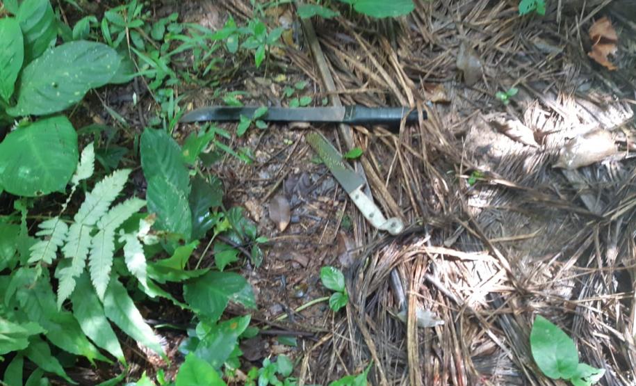 Durante patrulhamento pela Estrada Velha da Colônia Santa Cruz, na localidade conhecida