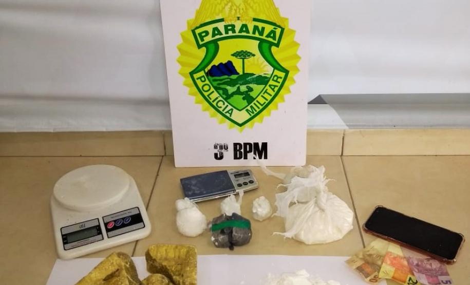 No Sudoeste do estado, PM encaminha cinco pessoas e apreende quase dois quilos de drogas