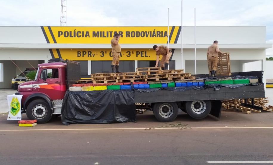 Polícia Rodoviária encontra 3,5 toneladas de maconha escondida em carga de paletes no Noroeste do estado