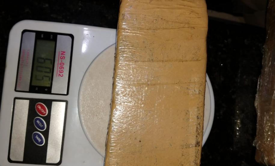 PM aborda ponto de venda de drogas e prende quatro pessoas em Jardim Alegre e Lunardelli, no Centro-Norte do estado