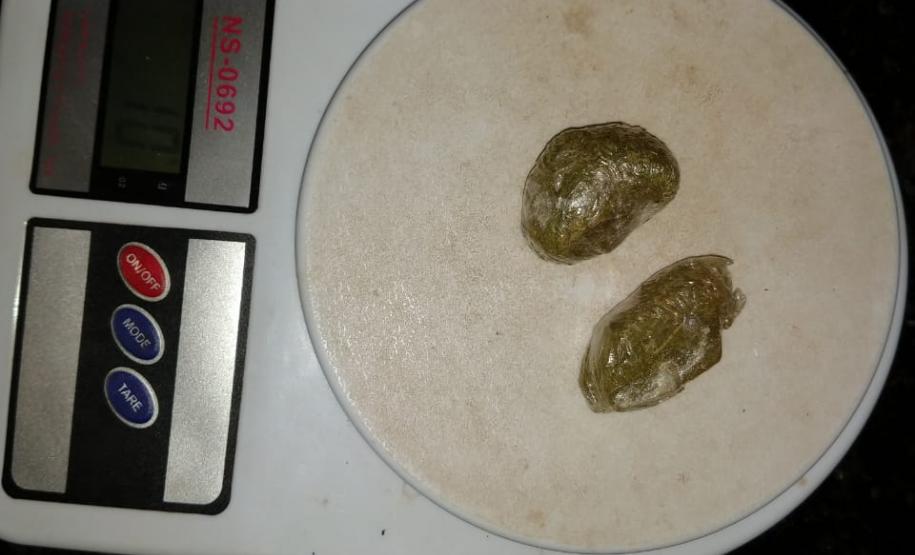 PM aborda ponto de venda de drogas e prende quatro pessoas em Jardim Alegre e Lunardelli, no Centro-Norte do estado