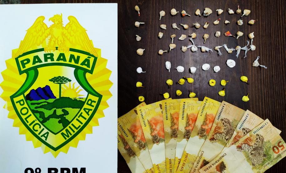 PM encaminha adolescente e apreende 71 porções de crack e cocaína em Matinhos (PR)