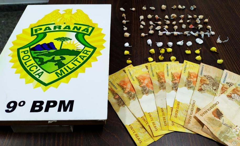 PM encaminha adolescente e apreende 71 porções de crack e cocaína em Matinhos (PR)