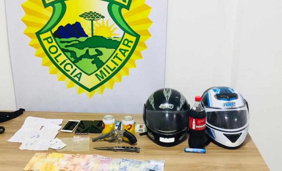 Em situações distintas, seis homens são presos e um simulacro é apreendidos por policiais militares na RMC