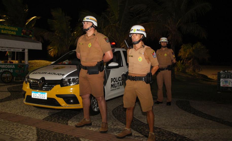 Matimbanda e desfiles de escolas de samba no Litoral levam 800 mil foliões para as ruas no segundo dia de Carnaval