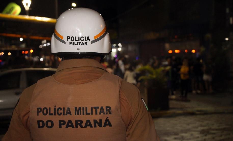 Com reforço da PM, multidões curtem terceiro dia de Carnaval no Paraná com mais segurança e diversão