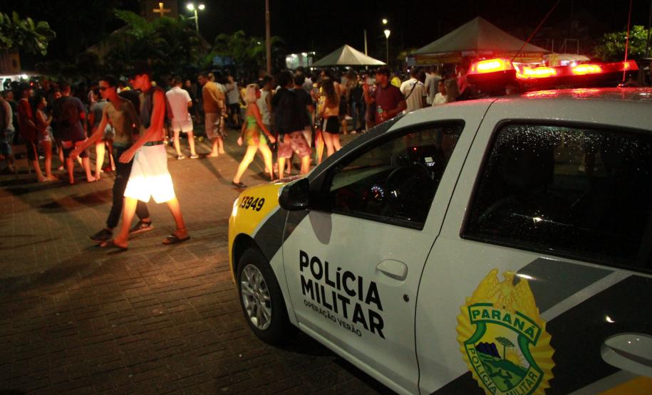 Com reforço da PM, multidões curtem terceiro dia de Carnaval no Paraná com mais segurança e diversão