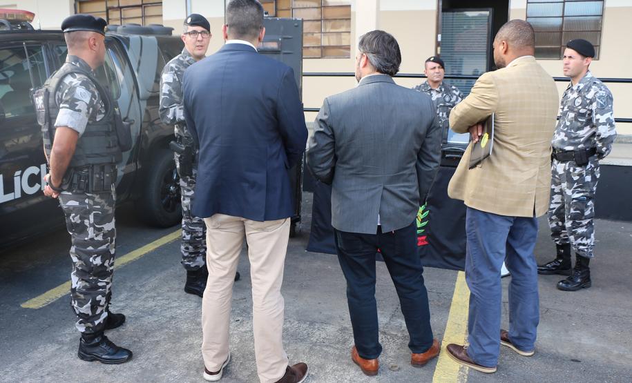 Agentes de segurança dos Estados Unidos visitam o Batalhão de Operações Especiais em Curitiba