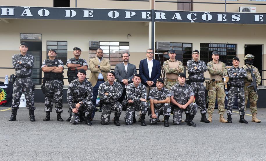 Agentes de segurança dos Estados Unidos visitam o Batalhão de Operações Especiais em Curitiba