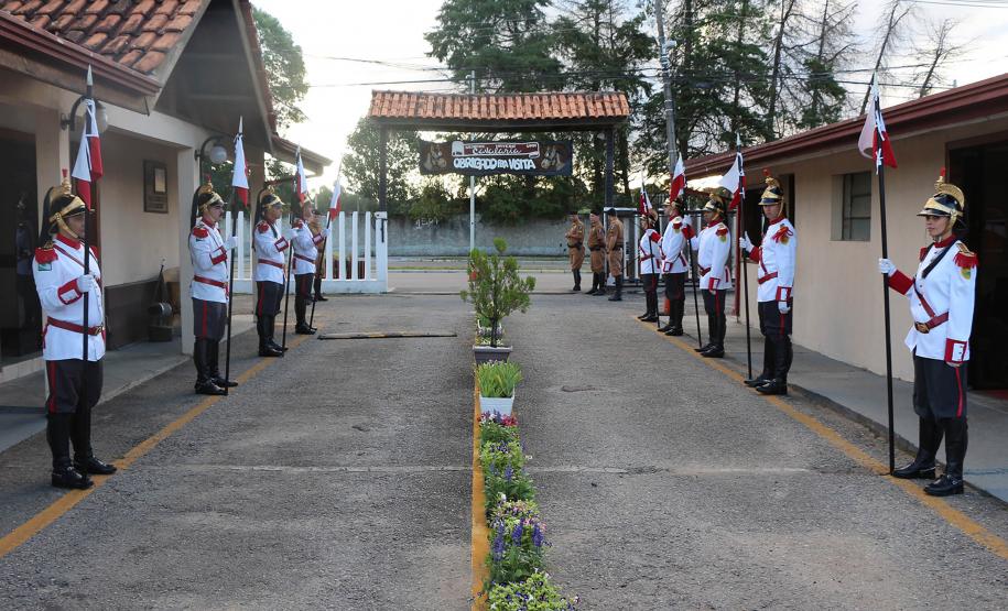 Regimento de Polícia Montada da PM celebra passagem de comando durante solenidade militar em Curitiba