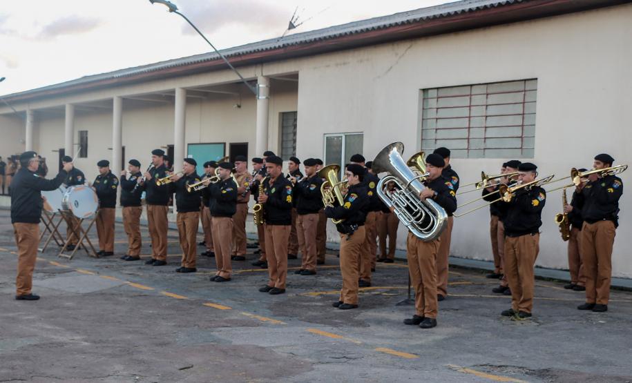 Regimento de Polícia Montada da PM celebra passagem de comando durante solenidade militar em Curitiba