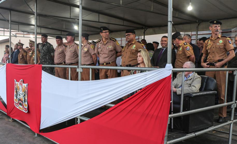 Regimento de Polícia Montada da PM celebra passagem de comando durante solenidade militar em Curitiba