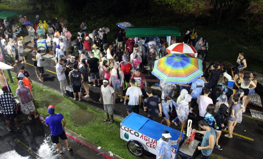 Chuva e intensa movimentação nas rodovias marcam primeiro dia de Carnaval no Litoral; ações preventivas ocorrem em todo Estado