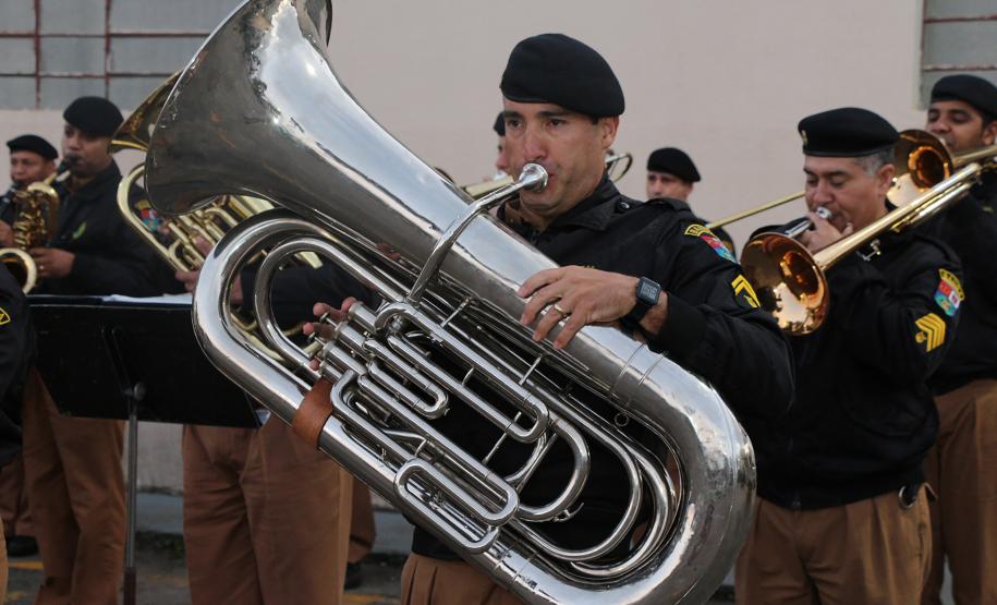 Regimento de Polícia Montada da PM celebra passagem de comando durante solenidade militar em Curitiba
