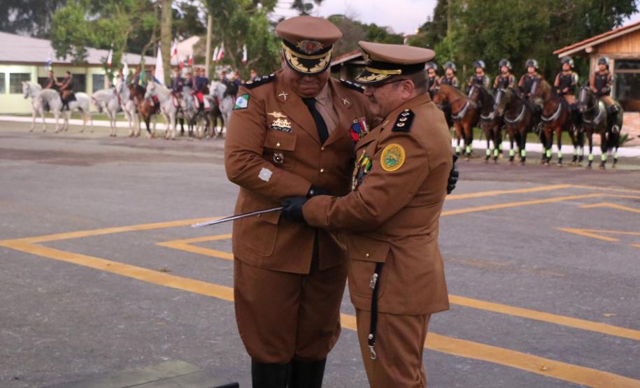 Regimento de Polícia Montada da PM celebra passagem de comando durante solenidade militar em Curitiba