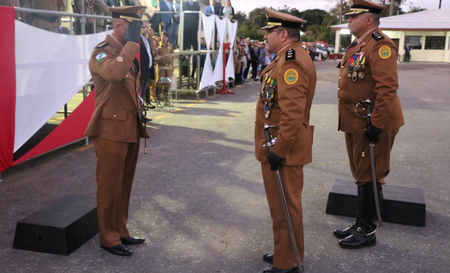 Regimento de Polícia Montada da PM celebra passagem de comando durante solenidade militar em Curitiba