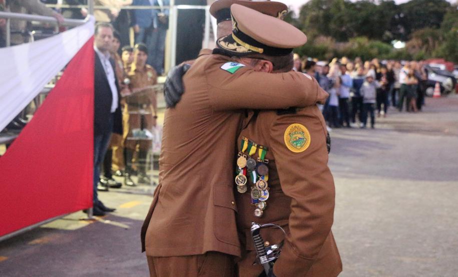Regimento de Polícia Montada da PM celebra passagem de comando durante solenidade militar em Curitiba