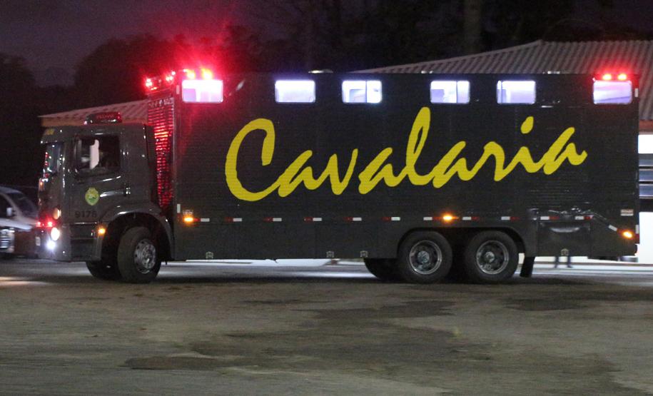 Regimento de Polícia Montada da PM celebra passagem de comando durante solenidade militar em Curitiba