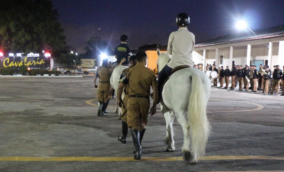 Regimento de Polícia Montada da PM celebra passagem de comando durante solenidade militar em Curitiba