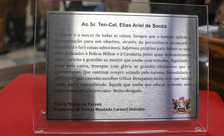 Regimento de Polícia Montada da PM celebra passagem de comando durante solenidade militar em Curitiba
