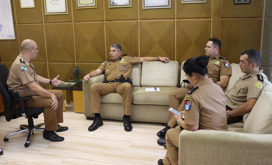 Comandante-Geral da PM recebe a medalha “Sentinelas da Saúde” do Diretor de Saúde da PM em Curitiba