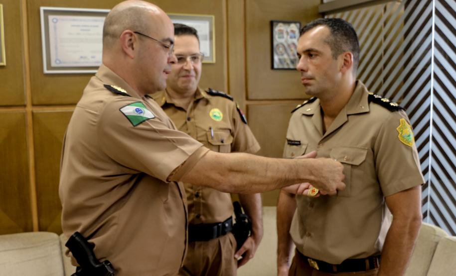 Comandante-Geral da PM recebe a medalha “Sentinelas da Saúde” do Diretor de Saúde da PM em Curitiba